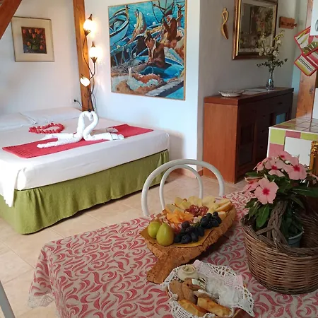Residenza Agrituristica Santa Lucia Con Piscina